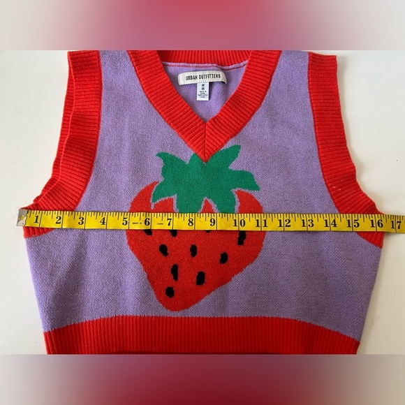 URBAN OUTFITTERS RANDI STRAWBERRY SWEATER VEST. Sz. M. QUIRKY, STYLISH, TRENDY - Picture 6 of 9